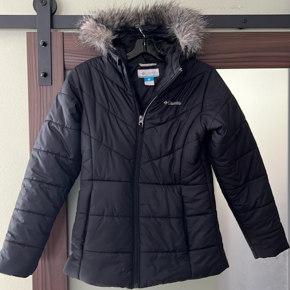 Columbia girls large puffer jacket w/ faux fur hood. Worn a few times, like new.